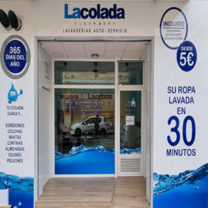 letras corpóreas 3D y panelado en composite y vinilo para fachada
