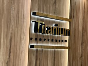 Letras corpóreas iluminadas