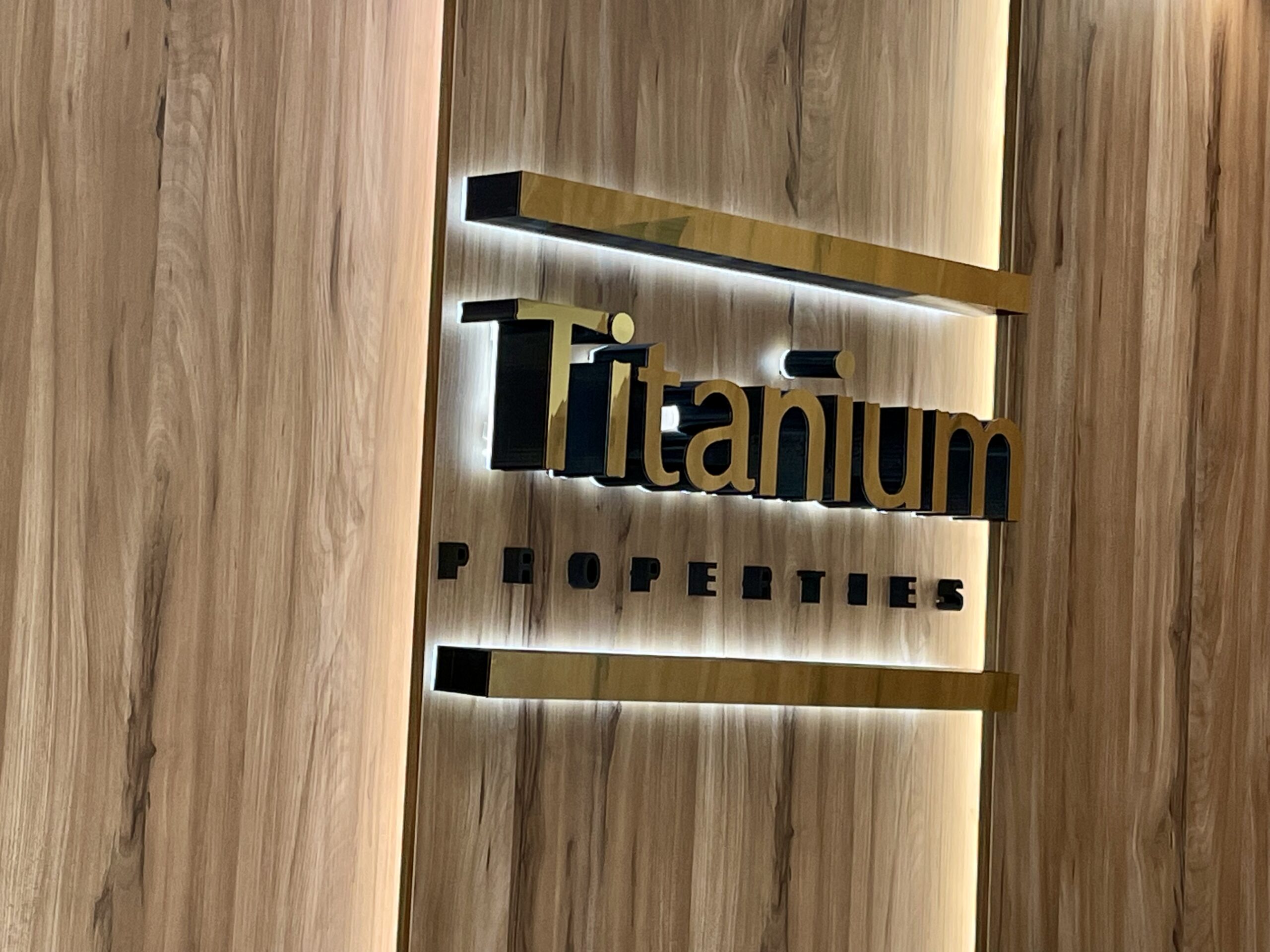 Letras corpóreas iluminadas